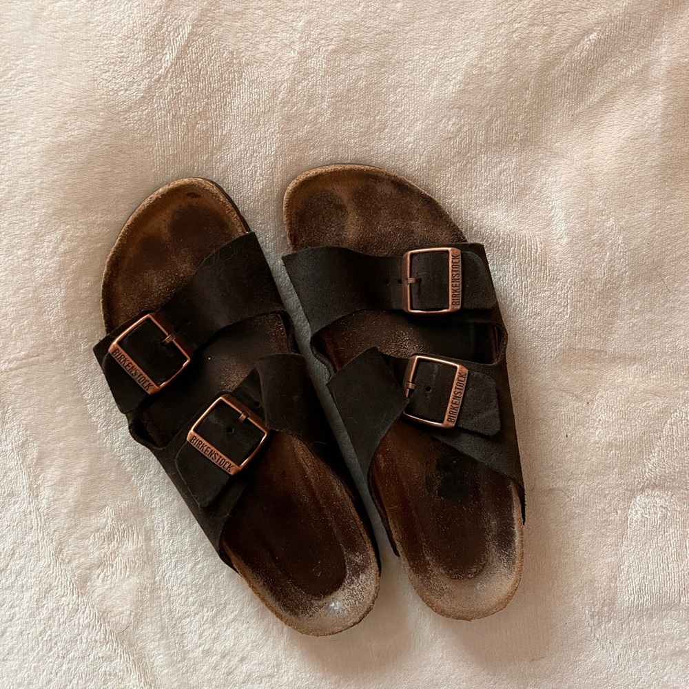 Pre-Loved Brown Suede Birkenstock Arizonas in Mocha | Size 39 8